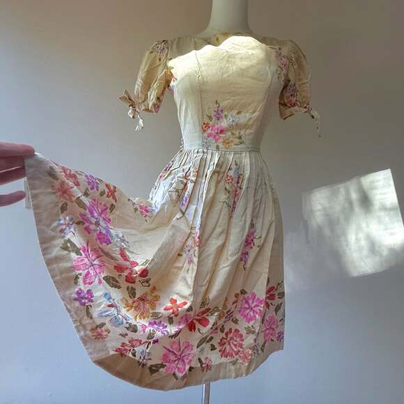 Vintage Dresses & Skirts - Vintage 1950s Puff Sleeve Floral Print Cotton Midi Day Dress